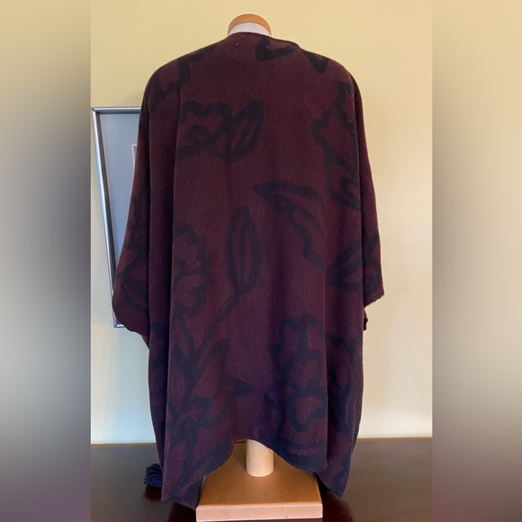 ✨HOST PICK✨ Cleobella X Rachel Zoe Sevigny Capelet - Picture 5 of 7